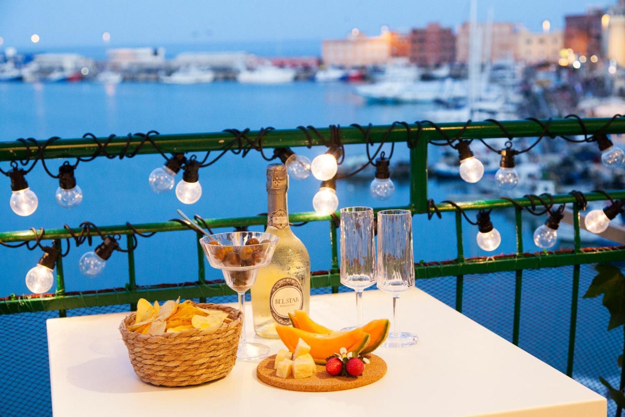La Finestra Sul Mare Central Apartment Vista Mare อันซีโอ ภายนอก รูปภาพ